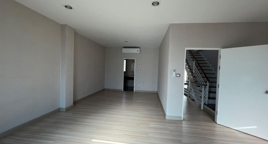 For sale そして for rent 3 ベッドルーム townhouse in Bang Kho Laem, Bangkok