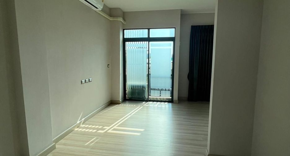 For sale そして for rent 3 ベッドルーム townhouse in Bang Kho Laem, Bangkok