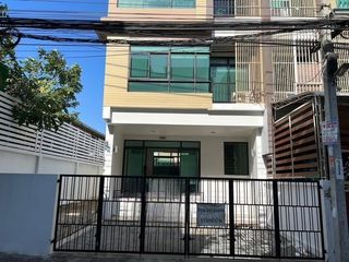 出售 和 出租 3 卧室 联排别墅 在 Bang Kho Laem, 曼谷