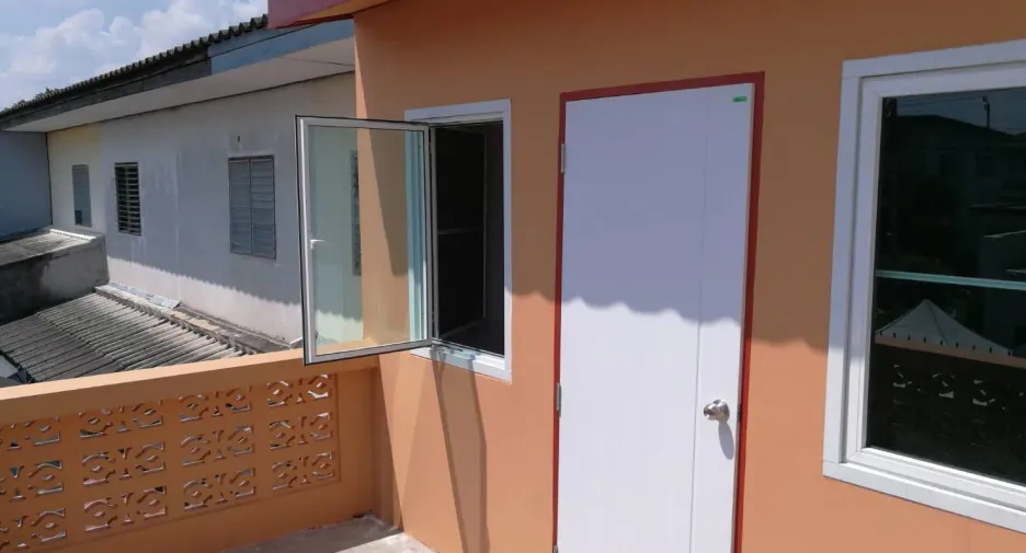 For sale 2 bedrooms townhouse in Khlong Sam Wa, Bangkok