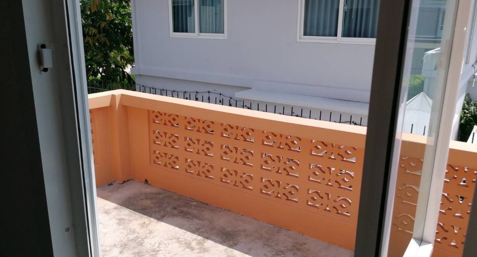 For sale 2 bedrooms townhouse in Khlong Sam Wa, Bangkok