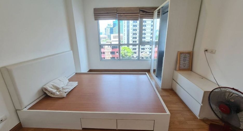 For sale 1 bed condo in Khlong Toei, Bangkok