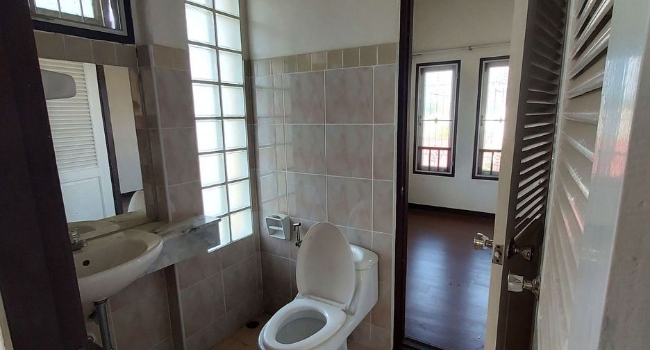 For sale and for rent 3 bedrooms house in Khlong Sam Wa, Bangkok