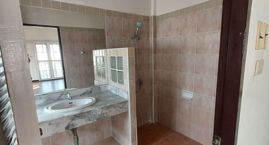 For sale and for rent 3 bedrooms house in Khlong Sam Wa, Bangkok