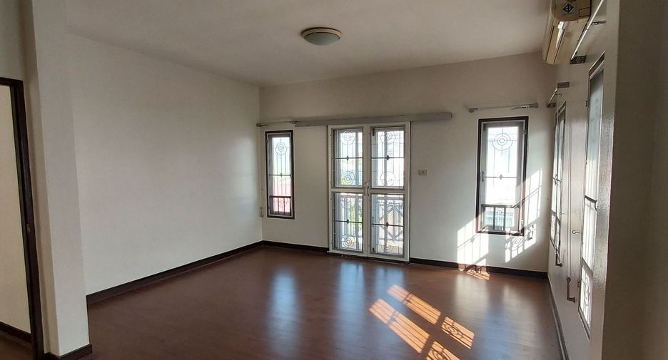 For sale and for rent 3 bedrooms house in Khlong Sam Wa, Bangkok