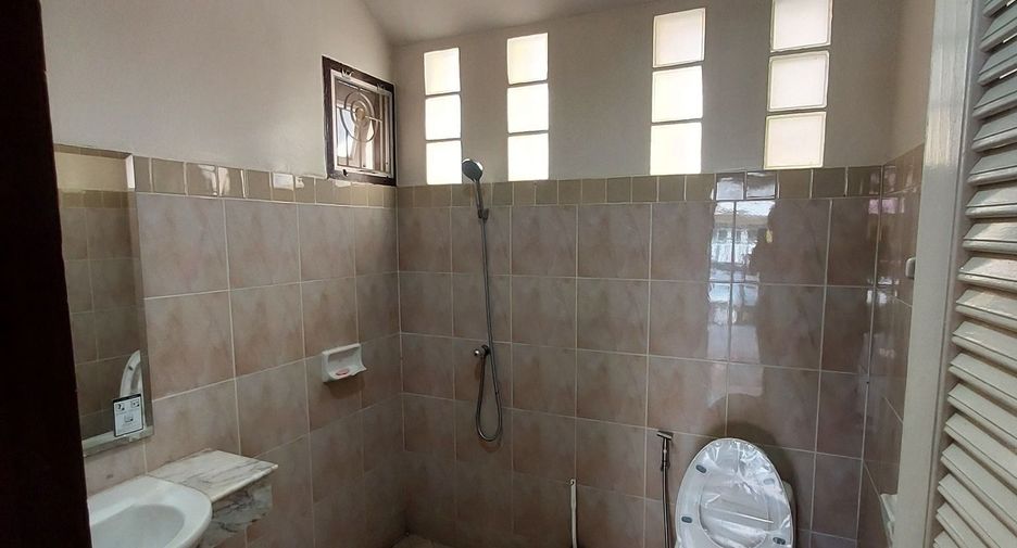 For sale and for rent 3 bedrooms house in Khlong Sam Wa, Bangkok