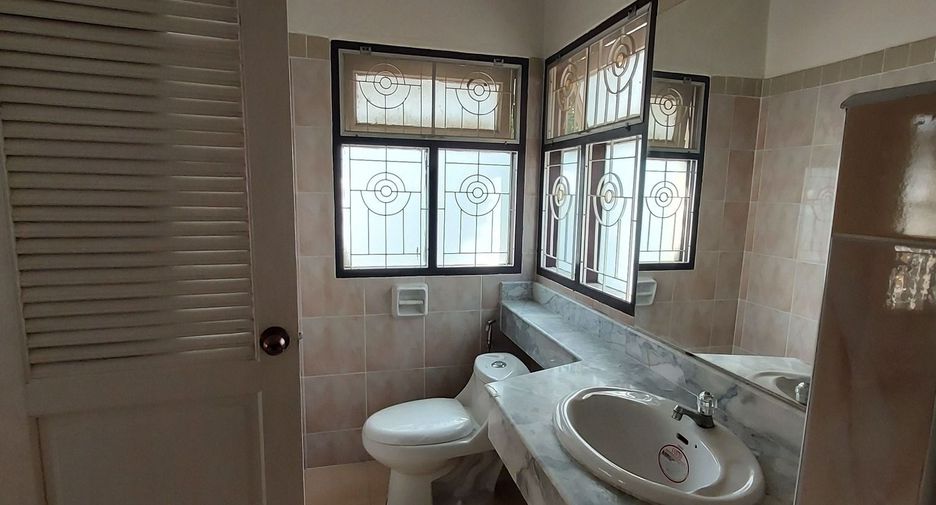 For sale and for rent 3 bedrooms house in Khlong Sam Wa, Bangkok