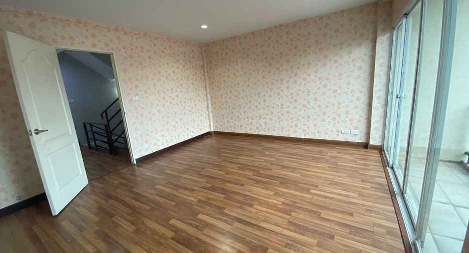 Casa adosada en venta de 4 habitaciones en Lak Si, Bangkok