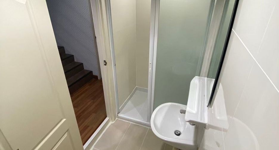 Casa adosada en venta de 4 habitaciones en Lak Si, Bangkok