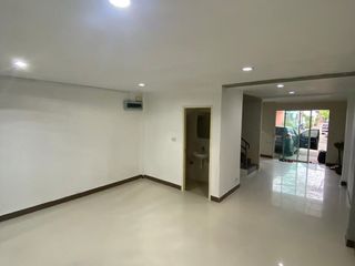 出售 4 卧室 联排别墅 在 Lak Si, 曼谷