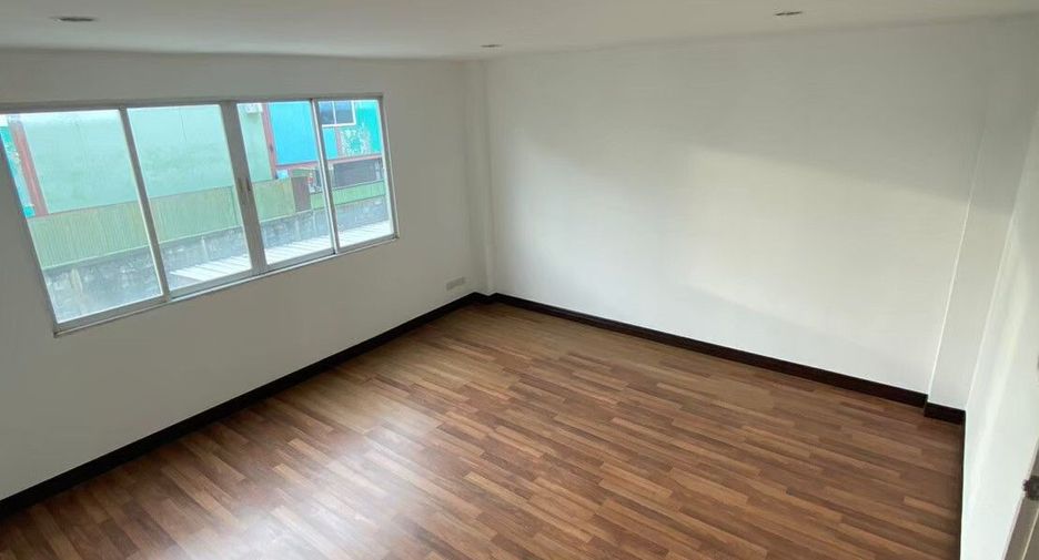 Casa adosada en venta de 4 habitaciones en Lak Si, Bangkok