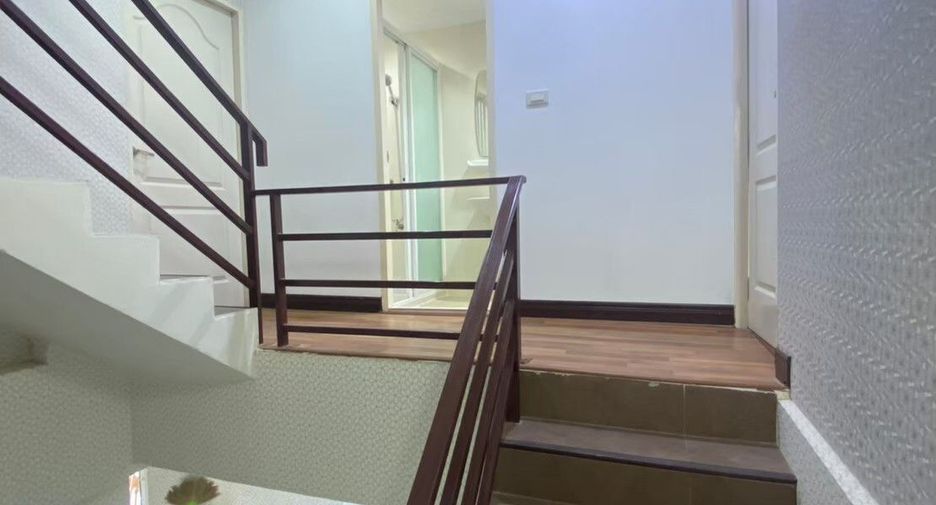Casa adosada en venta de 4 habitaciones en Lak Si, Bangkok