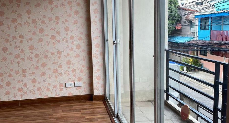 Casa adosada en venta de 4 habitaciones en Lak Si, Bangkok
