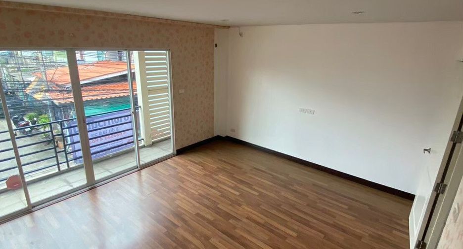 Casa adosada en venta de 4 habitaciones en Lak Si, Bangkok