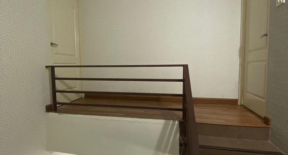 Casa adosada en venta de 4 habitaciones en Lak Si, Bangkok