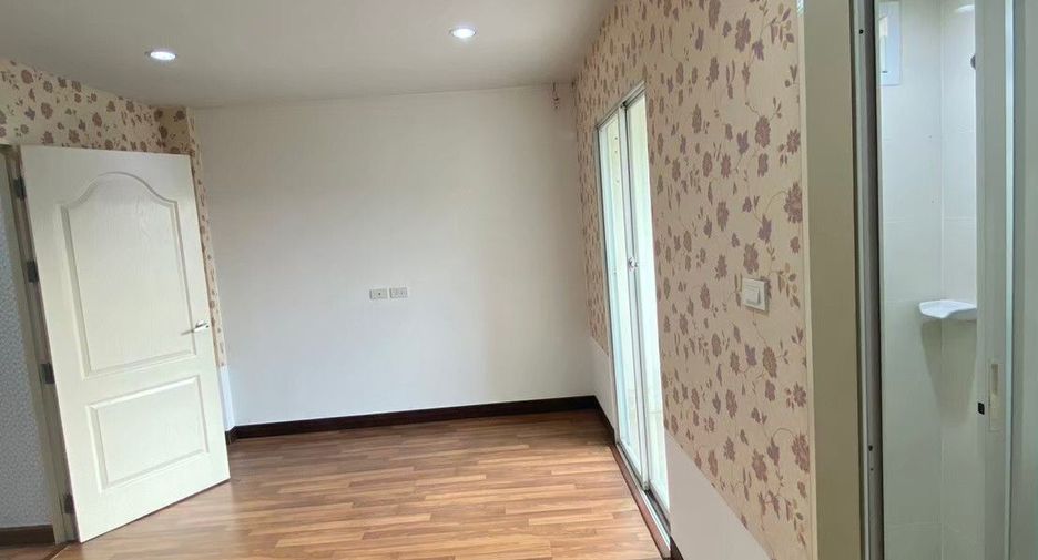 Casa adosada en venta de 4 habitaciones en Lak Si, Bangkok