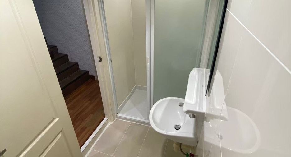 Casa adosada en venta de 4 habitaciones en Lak Si, Bangkok