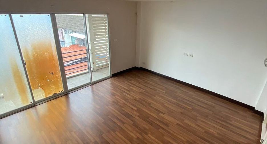 Casa adosada en venta de 4 habitaciones en Lak Si, Bangkok
