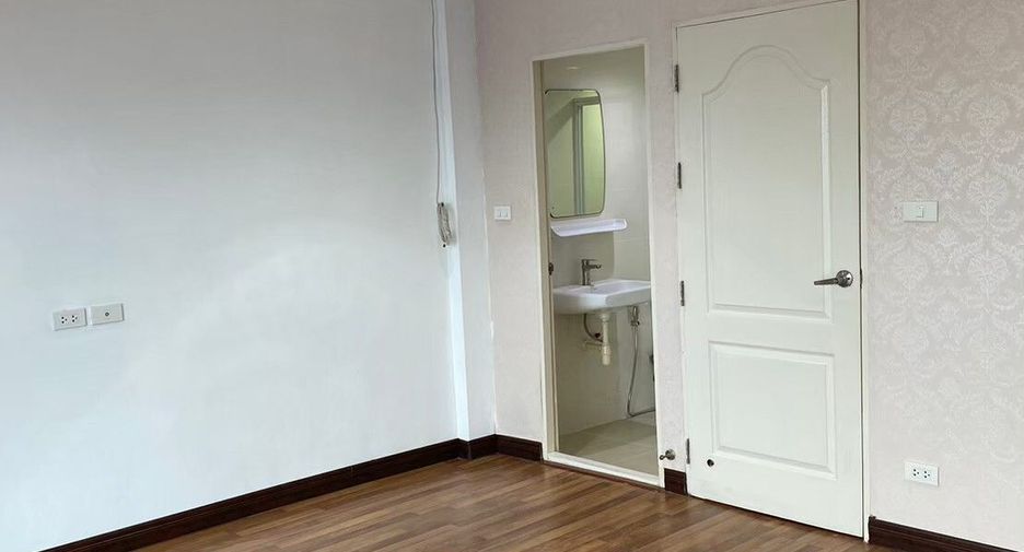 Casa adosada en venta de 4 habitaciones en Lak Si, Bangkok