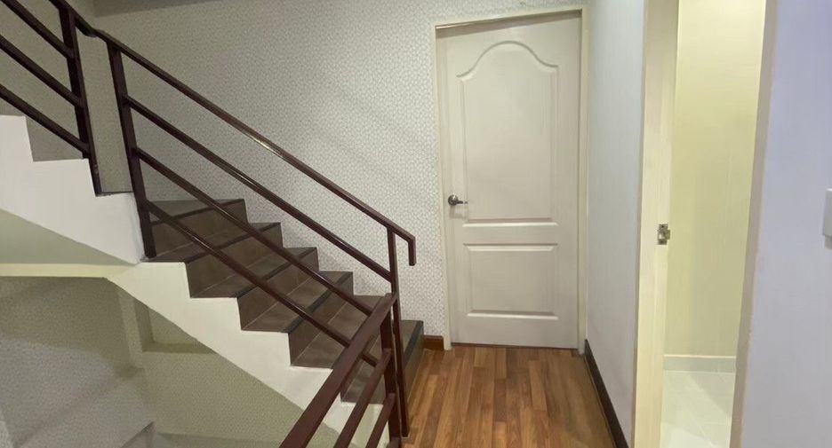 Casa adosada en venta de 4 habitaciones en Lak Si, Bangkok