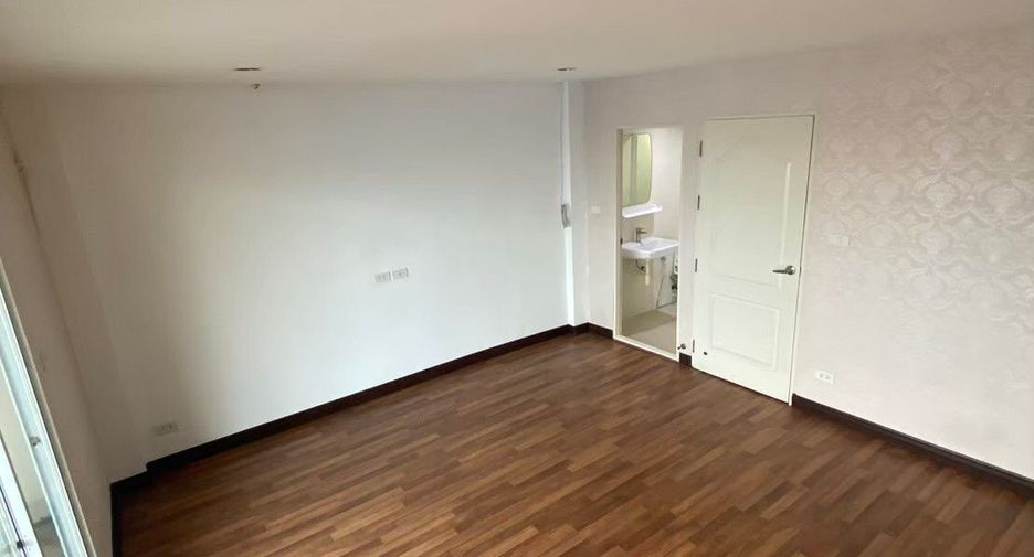 Casa adosada en venta de 4 habitaciones en Lak Si, Bangkok