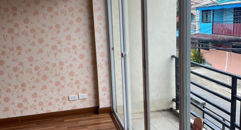 Casa adosada en venta de 4 habitaciones en Lak Si, Bangkok