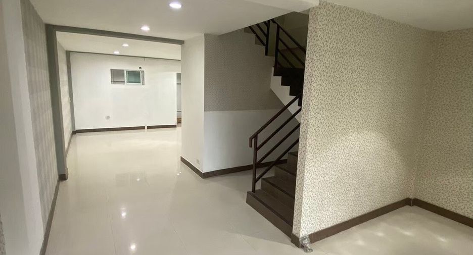Casa adosada en venta de 4 habitaciones en Lak Si, Bangkok