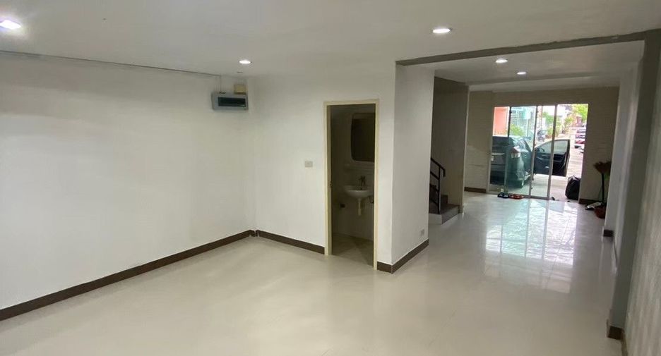 Casa adosada en venta de 4 habitaciones en Lak Si, Bangkok