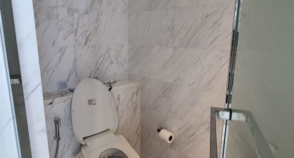 Condo en venta y en alquiler de 3 habitaciones en Bang Kho Laem, Bangkok