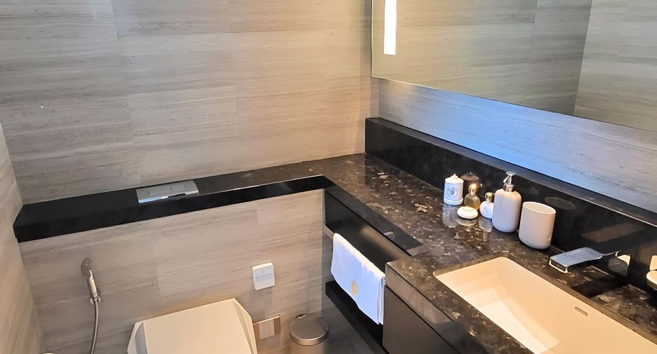 Condo en venta y en alquiler de 3 habitaciones en Bang Kho Laem, Bangkok