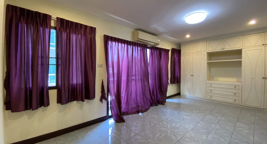 Casa adosada en venta y en alquiler de 4 habitaciones en Khlong Toei, Bangkok