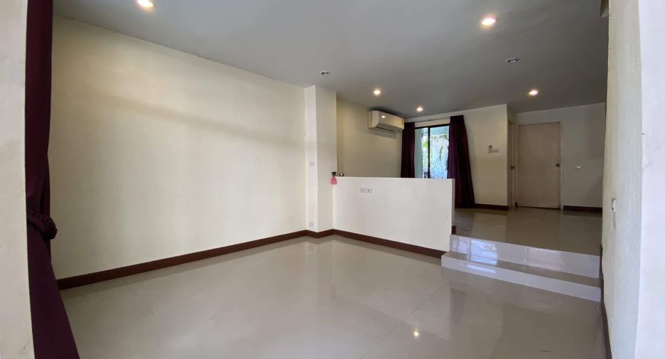 Casa adosada en venta y en alquiler de 4 habitaciones en Khlong Toei, Bangkok