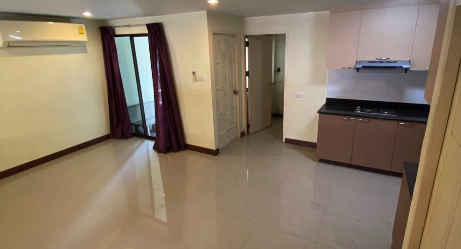 Casa adosada en venta y en alquiler de 4 habitaciones en Khlong Toei, Bangkok