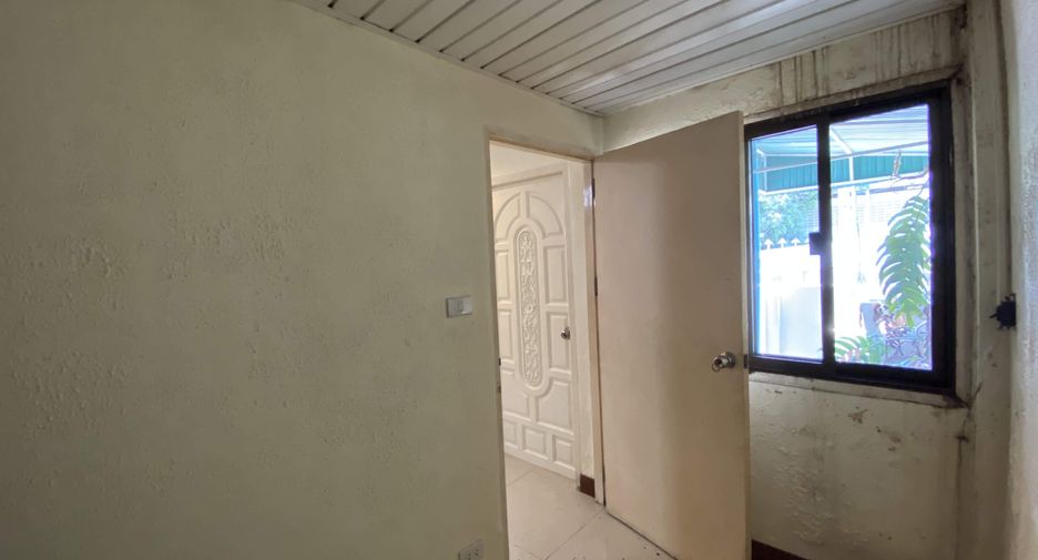 Casa adosada en venta y en alquiler de 4 habitaciones en Khlong Toei, Bangkok