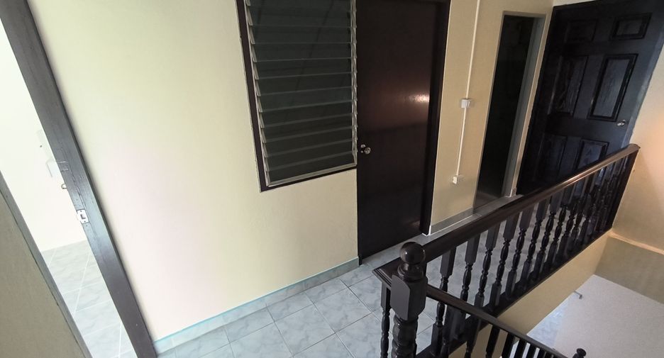 For sale 3 bedrooms townhouse in Bang Khen, Bangkok