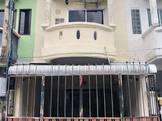 À vendre 3 chambres maison de ville à Bang Khen, Bangkok