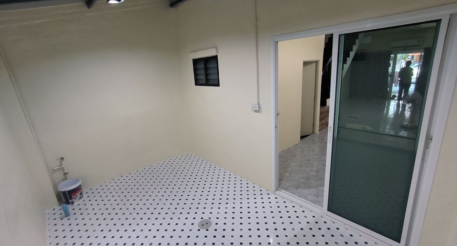 For sale 3 bedrooms townhouse in Bang Khen, Bangkok