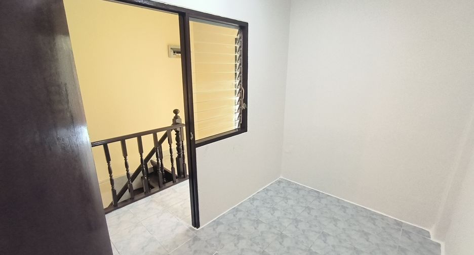 For sale 3 bedrooms townhouse in Bang Khen, Bangkok