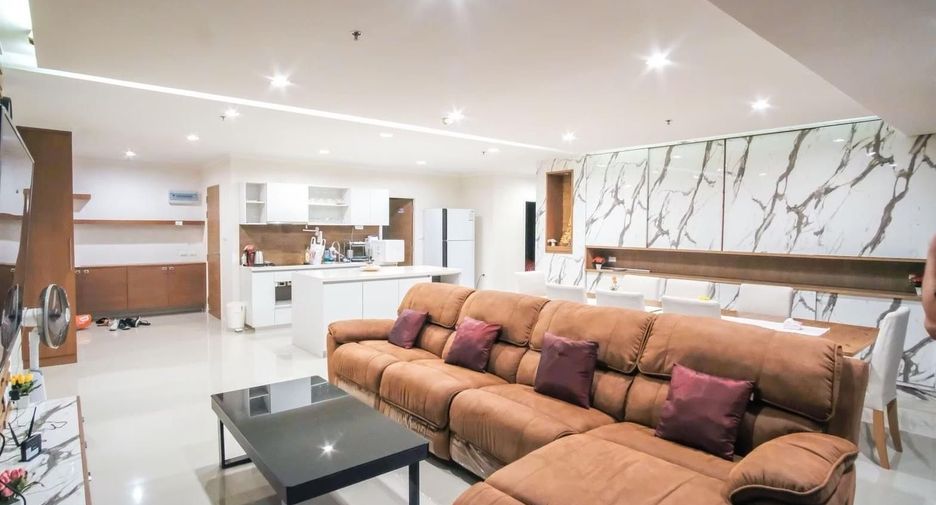 For rent 3 bedrooms condo 
