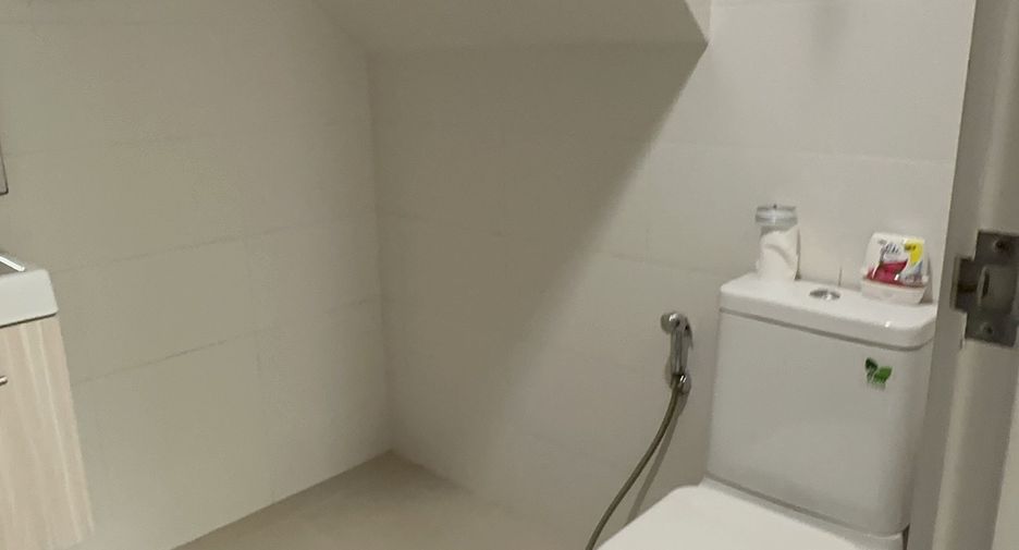 For sale 3 bedrooms condo in Mueang Samut Prakan, Samut Prakan
