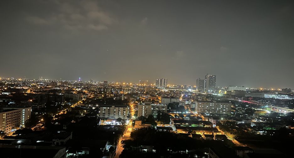 For sale 3 bedrooms condo in Mueang Samut Prakan, Samut Prakan