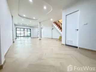 For sale 3 bedrooms townhouse in Phra Khanong, Bangkok