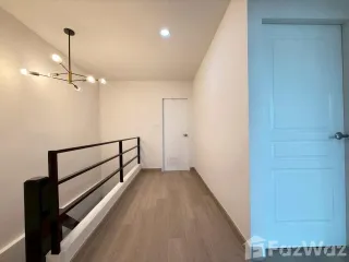 For sale 3 bedrooms townhouse in Phra Khanong, Bangkok