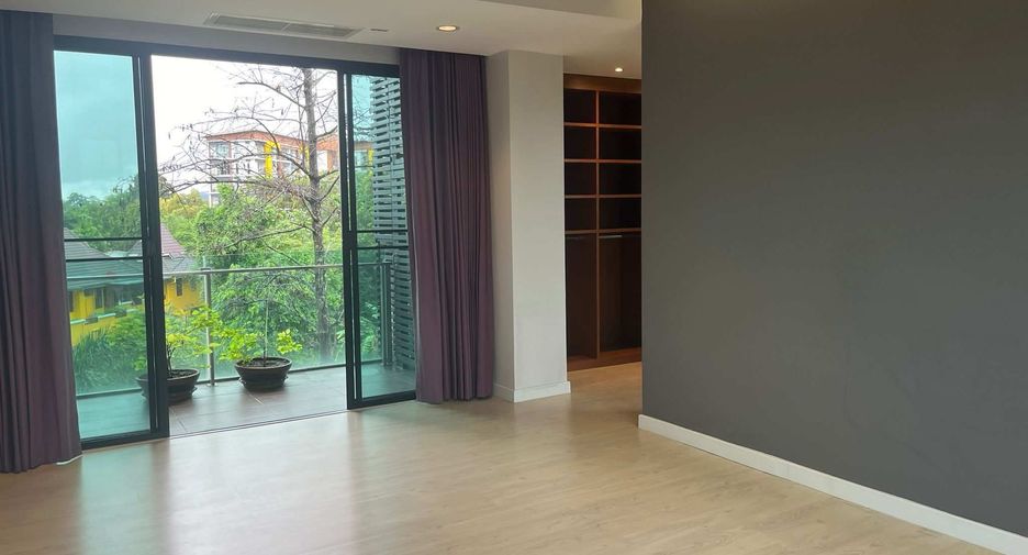 For sale 3 bedrooms condo in Mueang Chiang Mai, Chiang Mai