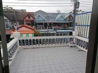 À vendre 3 chambres maison de ville à Thawi Watthana, Bangkok