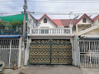 À vendre 3 chambres maison de ville à Thawi Watthana, Bangkok