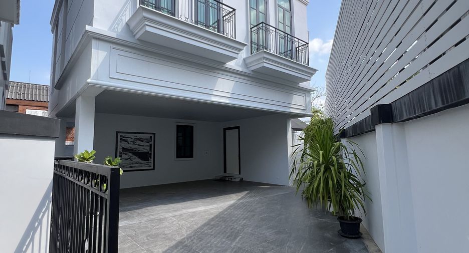 Haus zum Kauf mit 4 Zimmer in Watthana, Bangkok
