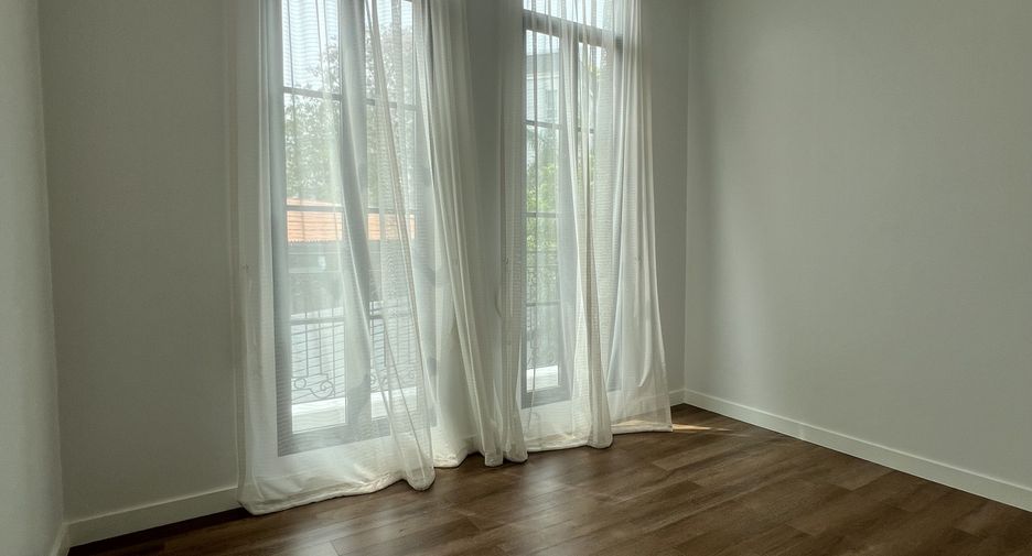 Haus zum Kauf mit 4 Zimmer in Watthana, Bangkok