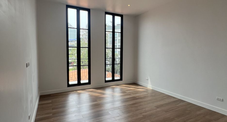 Haus zum Kauf mit 4 Zimmer in Watthana, Bangkok