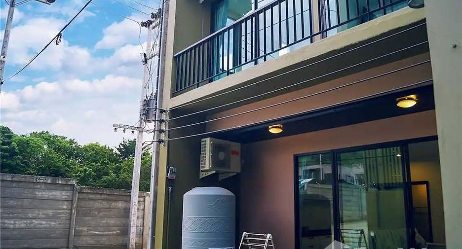 For rent 3 bedrooms townhouse in Ko Samui, Surat Thani